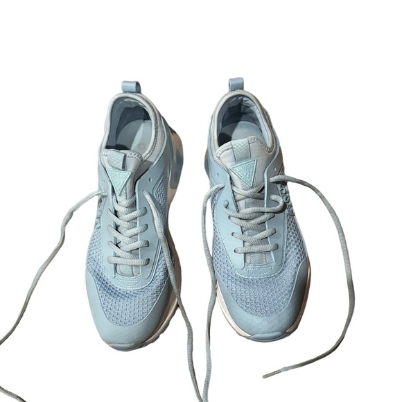 GUESS running walking comfy Like new baby blue sneakers Sz 9 - Picture 1 of 7